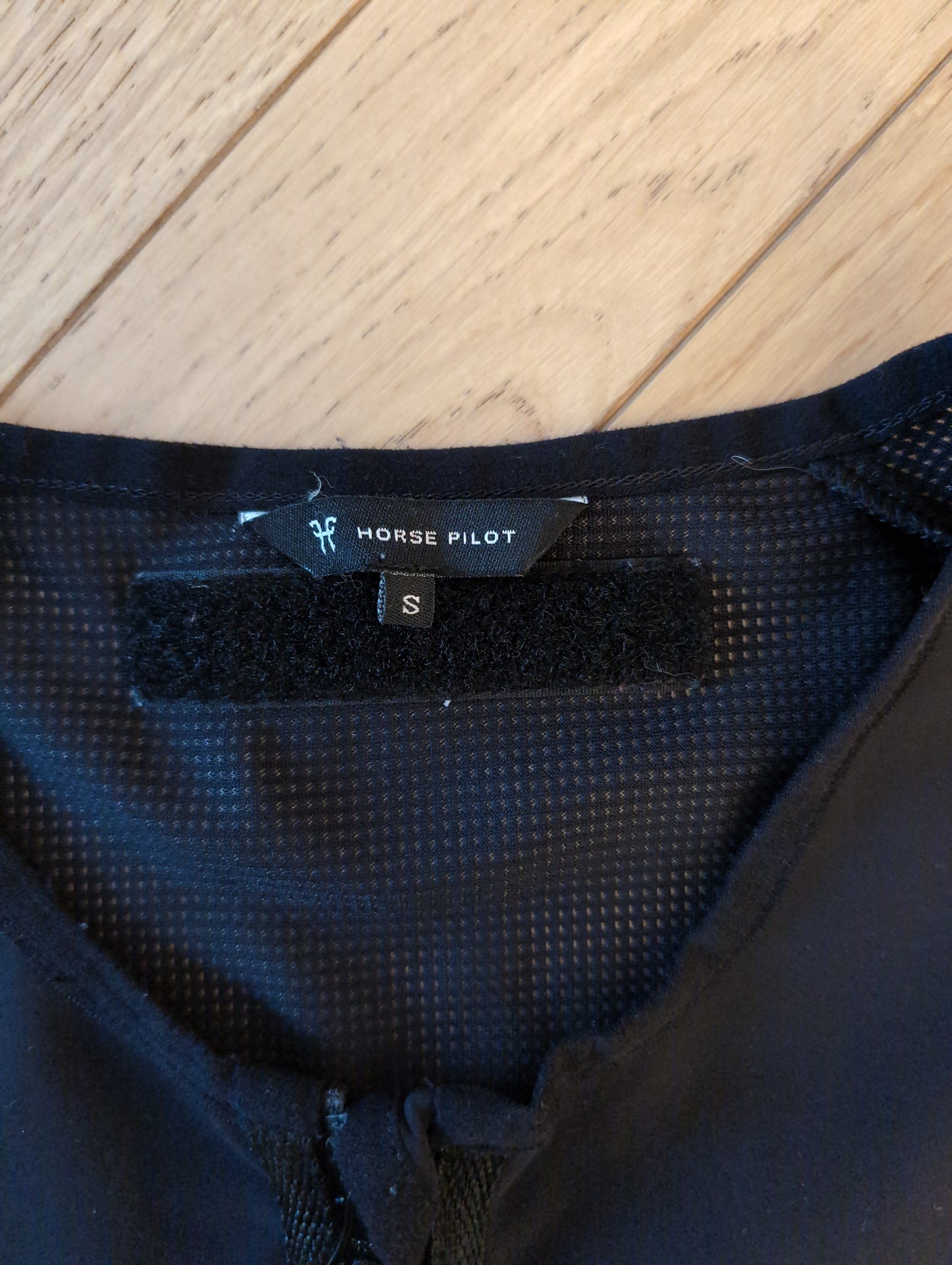 SURGILET NOIR COMPATIBLE AVEC GILET AIRBAG POUR CAVALIER HORSE PILOT•