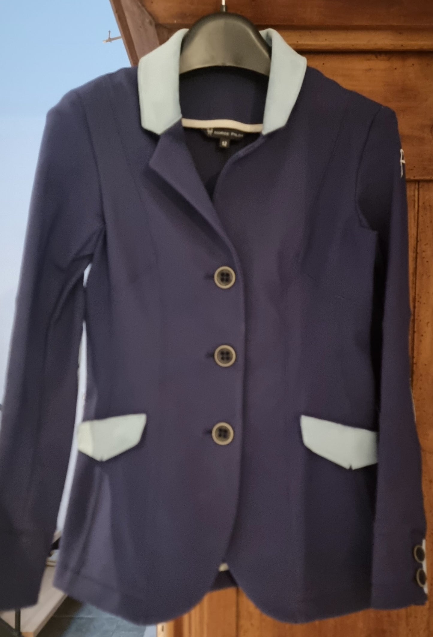 UNE VESTE DE CONCOURS POUR LES JEUNES COMPÉTITEURS•