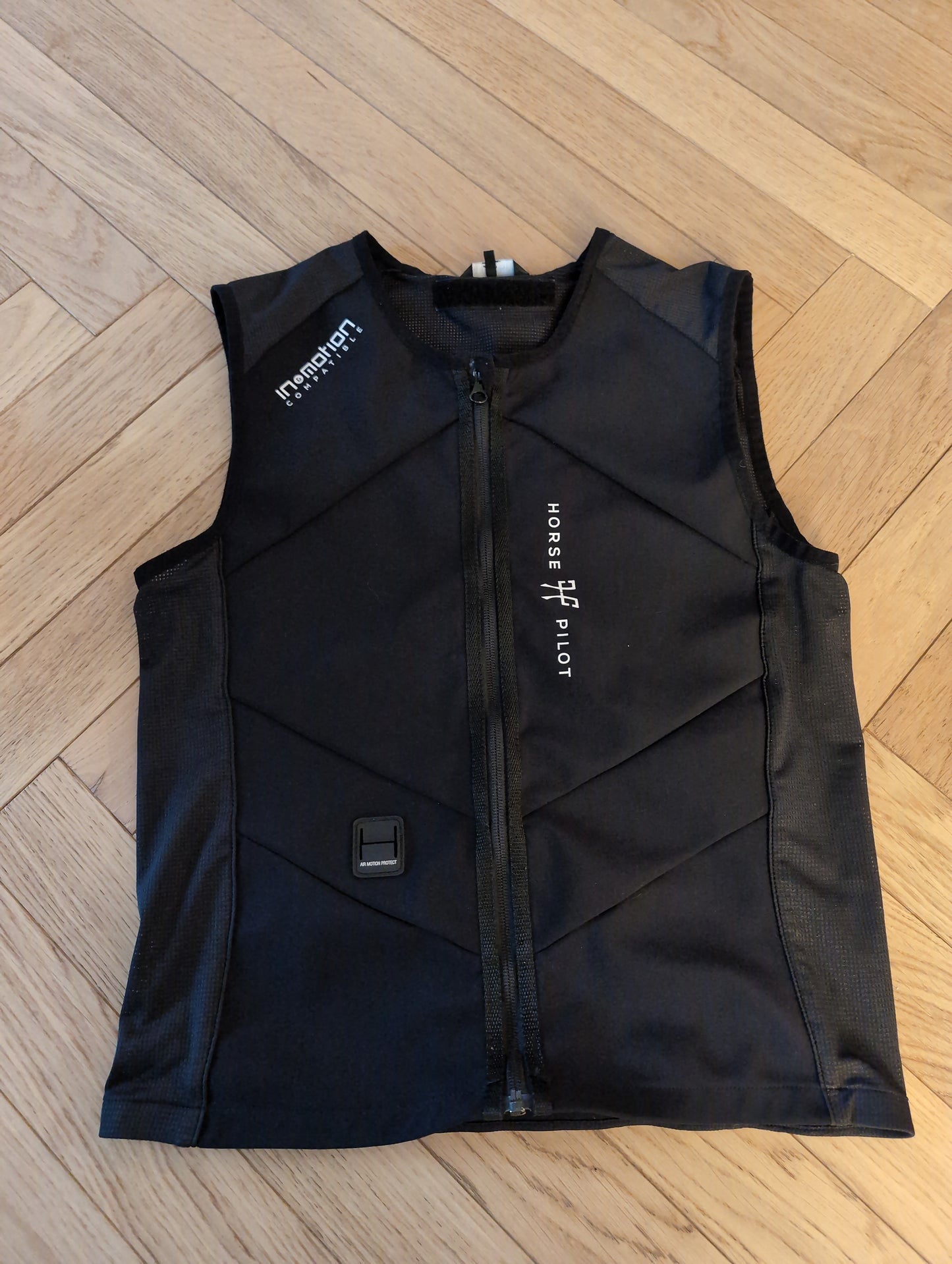 SURGILET NOIR COMPATIBLE AVEC GILET AIRBAG POUR CAVALIER HORSE PILOT•